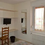 盖伊瑞莱斯酒店 3* 热拉梅